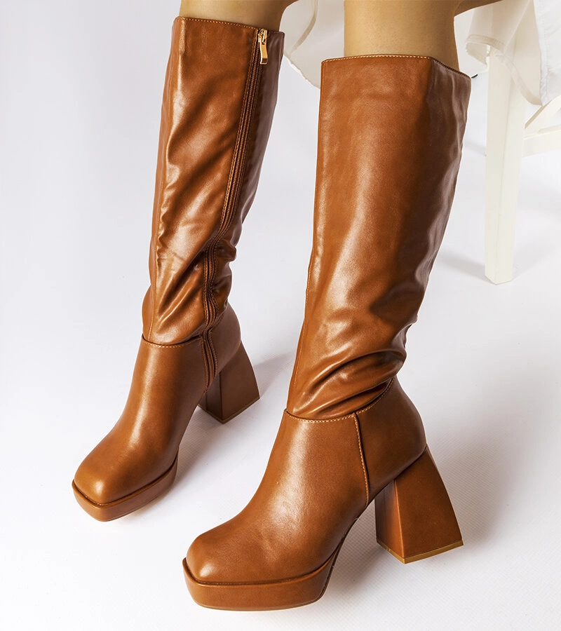 Barna bokacsizma masszív sarokkal Villanova