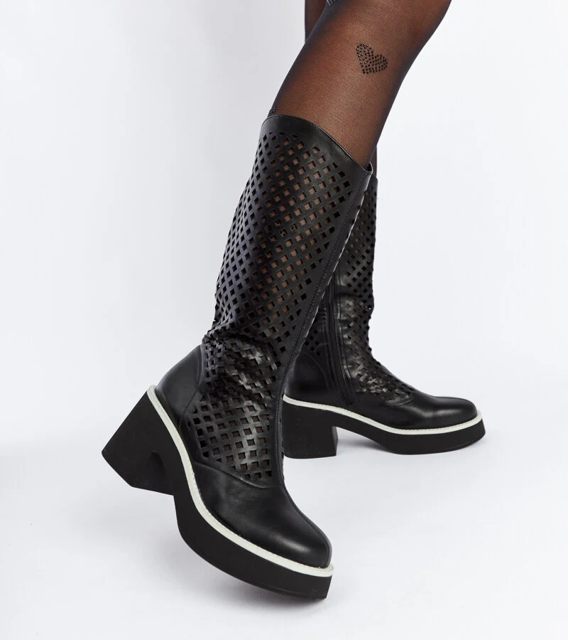 Anahola fekete áttört oszlopos csizma