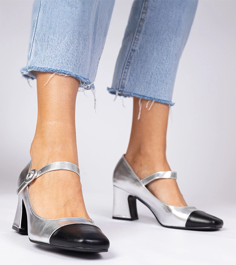 Ezüst női cipő fekete orral Radora