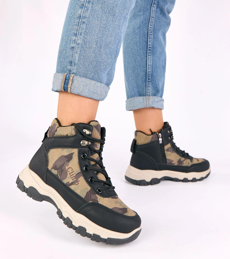 Fekete bakancsok platformtalppal, terepmintával Louie