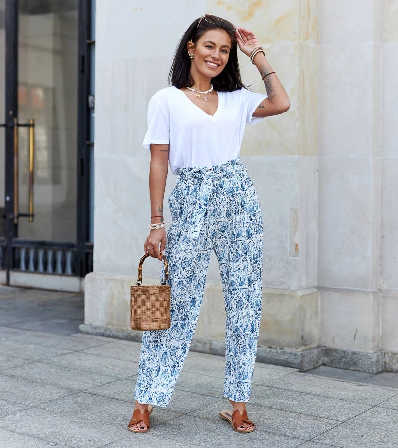 Latifa női széles kék-fehér pliszírozott nadrág