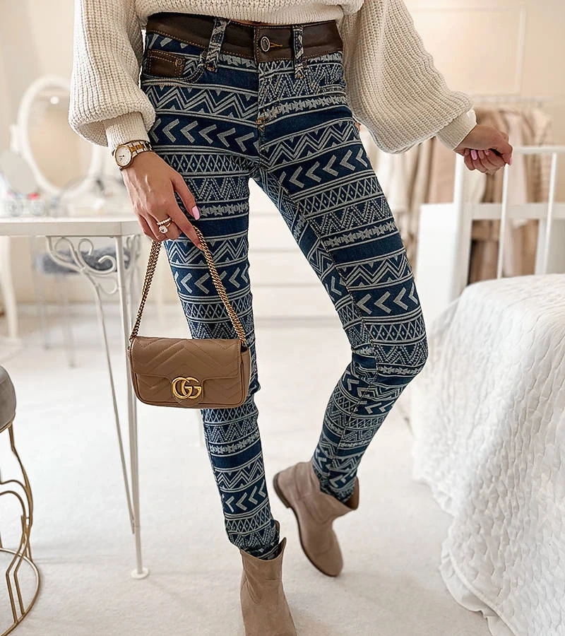 Kék varrással díszített Turgeon nadrág