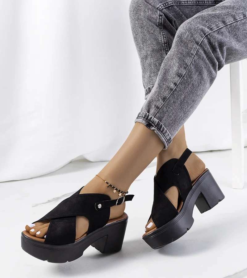 Fekete Frith magassarkú szandál