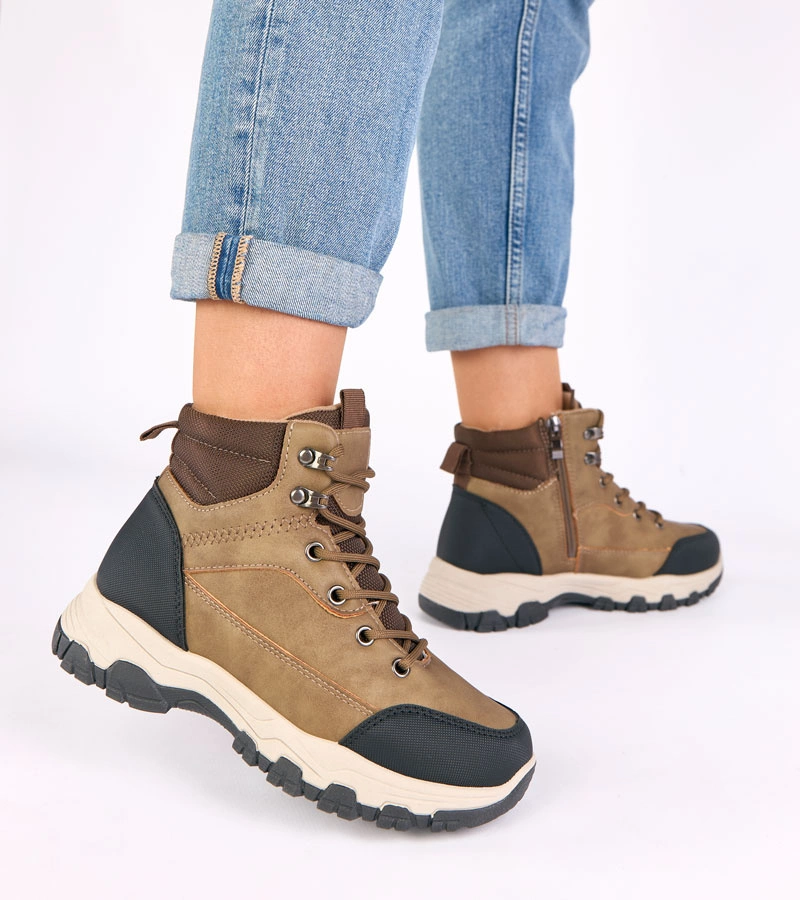 Sötétbézs, szőrmével bélelt, vastagtalpú bakancs Briana