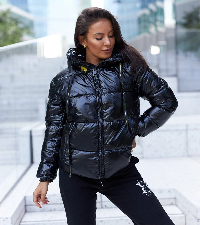 Fekete kapucnis dzseki Totari