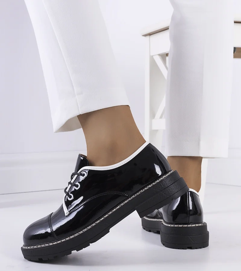 Fekete fényes cipők Kuzem