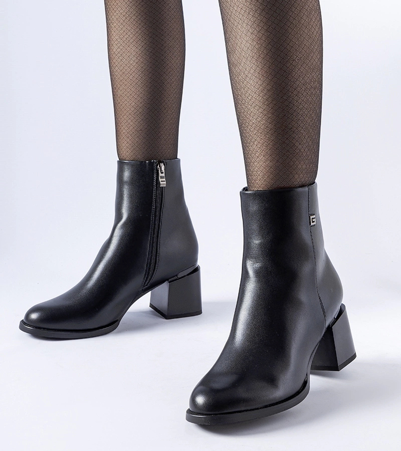 Fekete melegített bokacsizma Fleurette