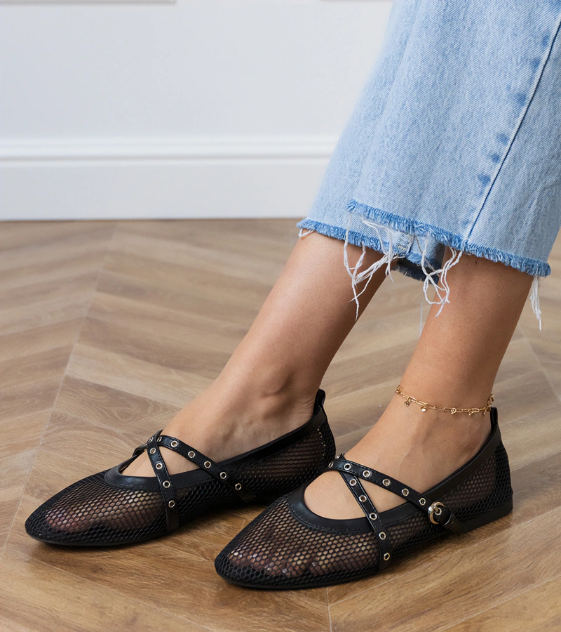 Fekete hálós balerinacipő díszes csattal Zerid