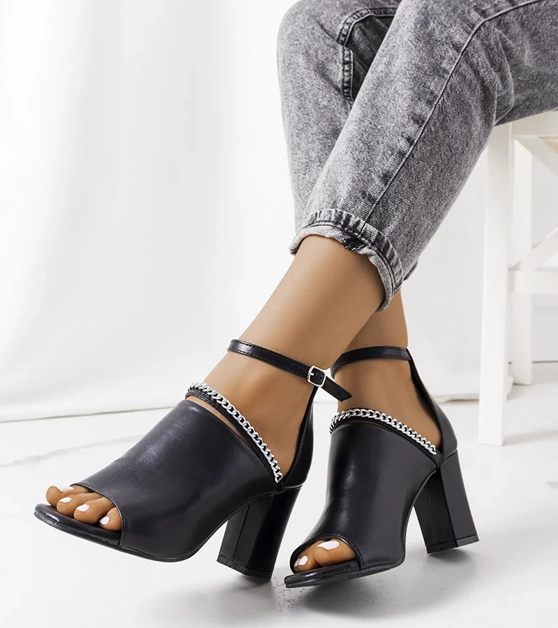 Fekete szárú Nasrin szandál