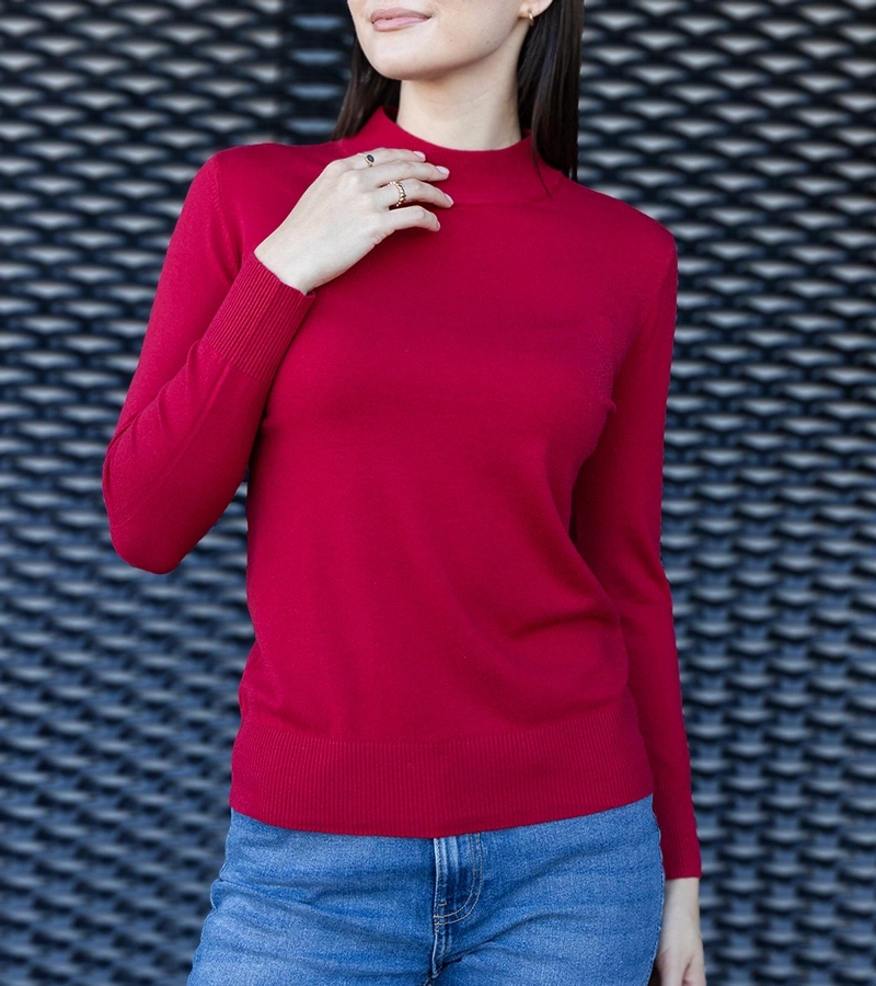 Cédrus színű, laza fazonú Essana klasszikus pulóver.