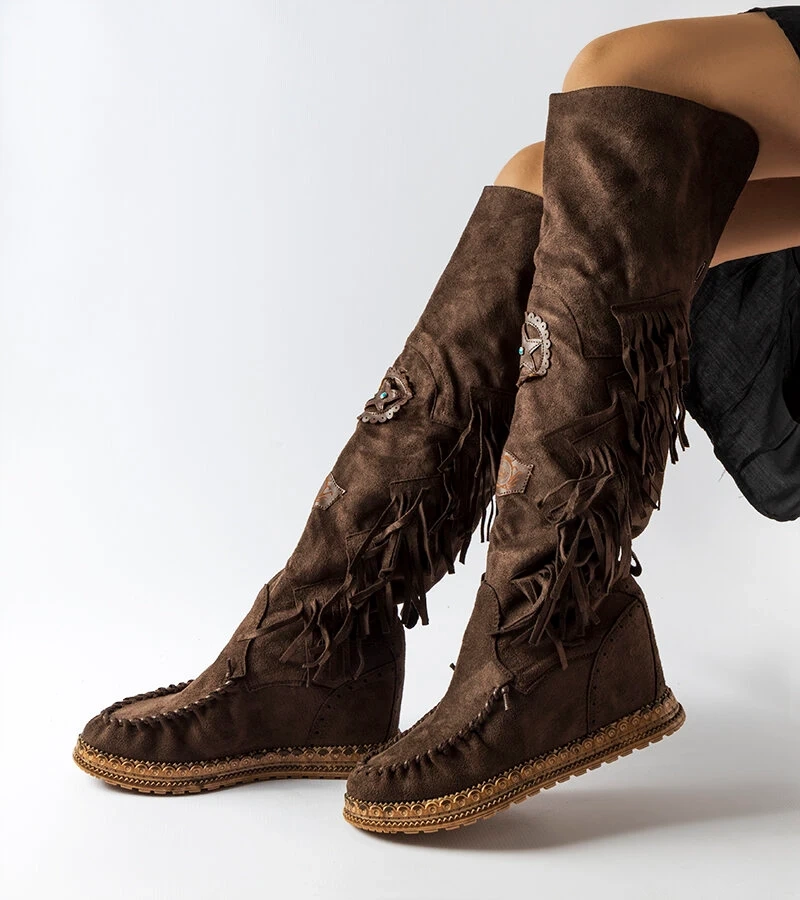 Sötétbarna platformos csizma Cascia