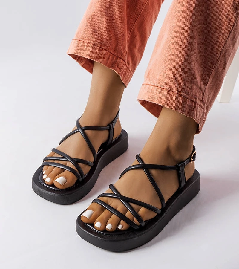 Fekete platformos szandál Brunelle