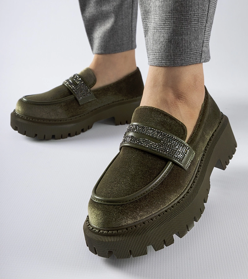 Zöld Longuelo mokaszinok cirkóniával díszítve