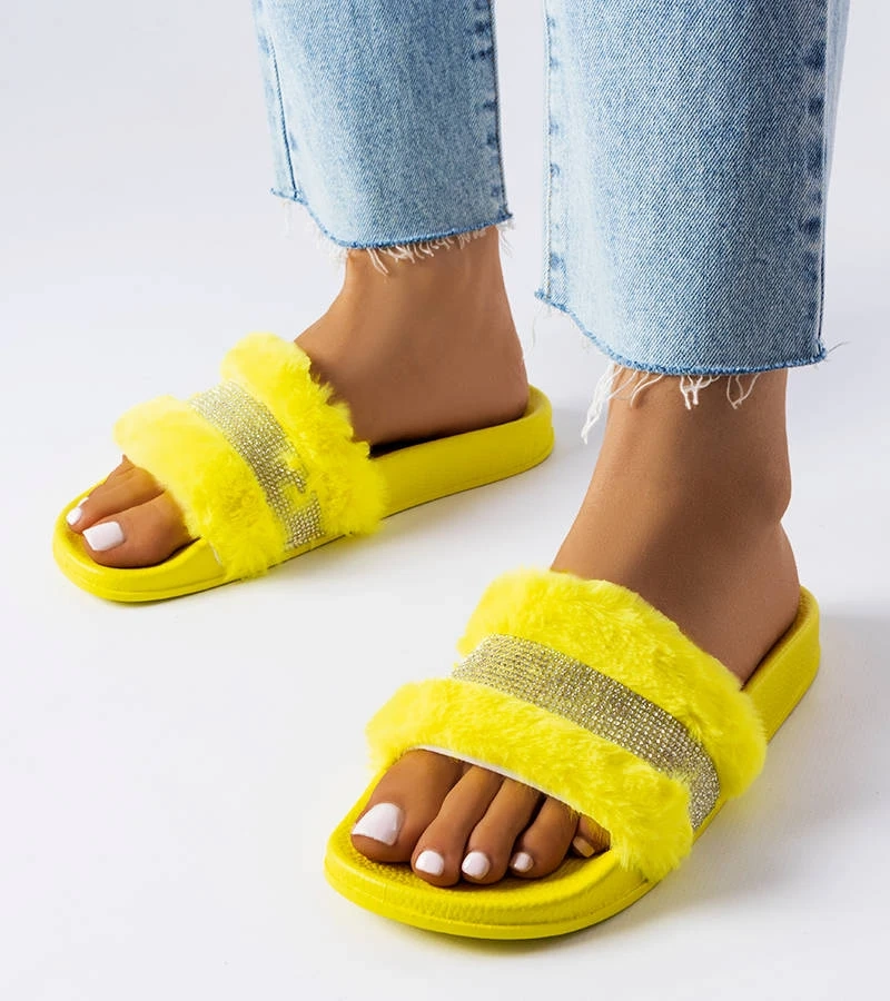 Sárga szőrös papucs cirkóniákkal Carrito