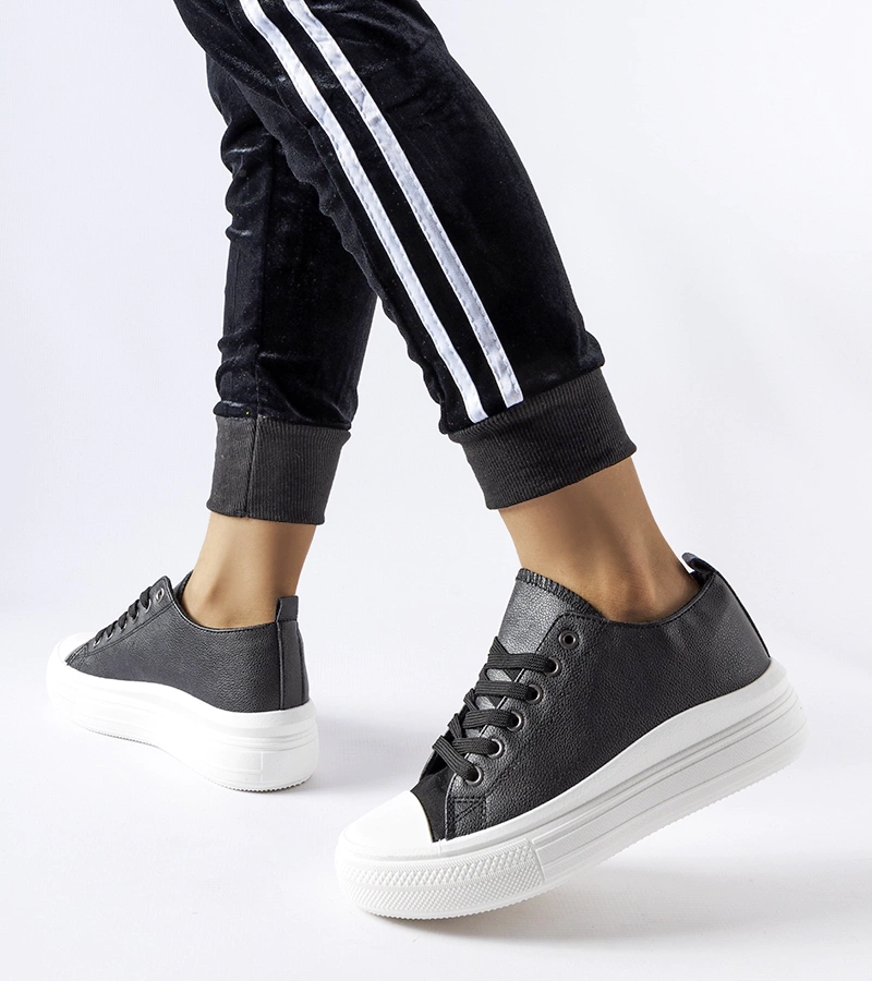 Fekete platformos cipők Peculiar