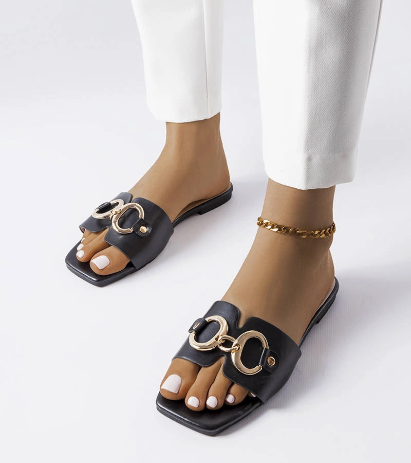 Fekete elegáns papucs láncos Corbin