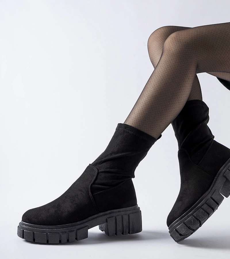 Fekete bokacsizma vastag talppal Cori