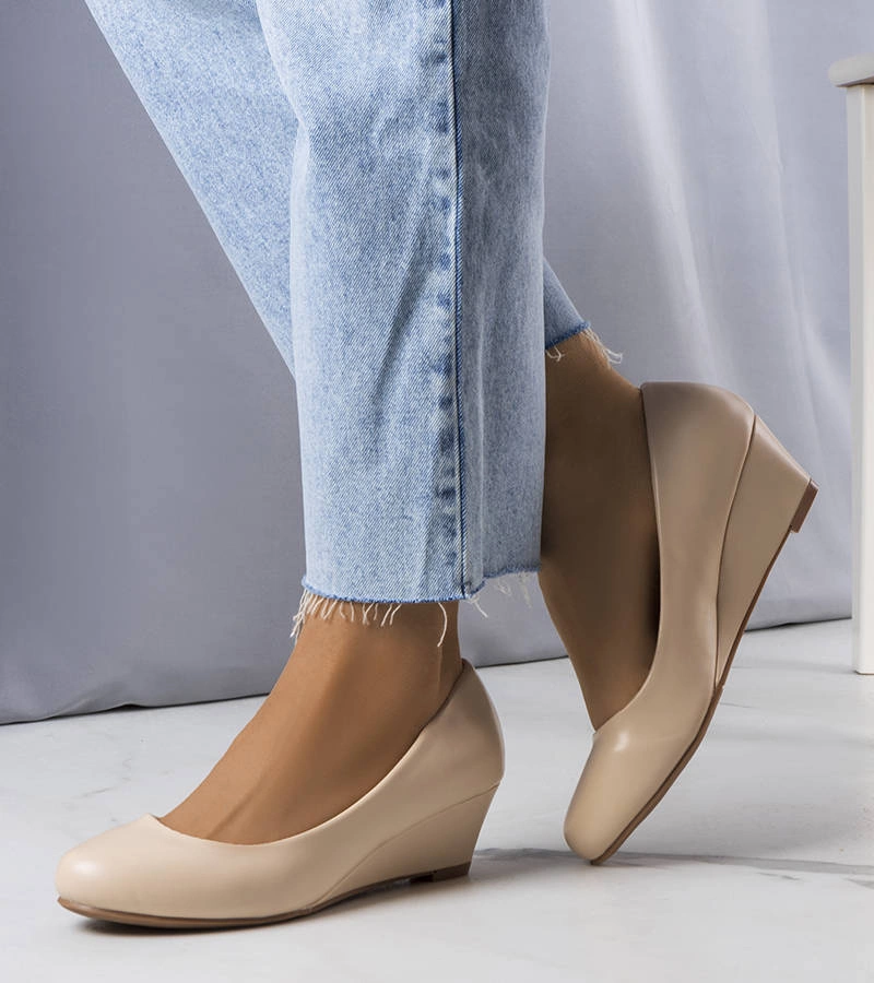 Arlai bézs platformos cipők