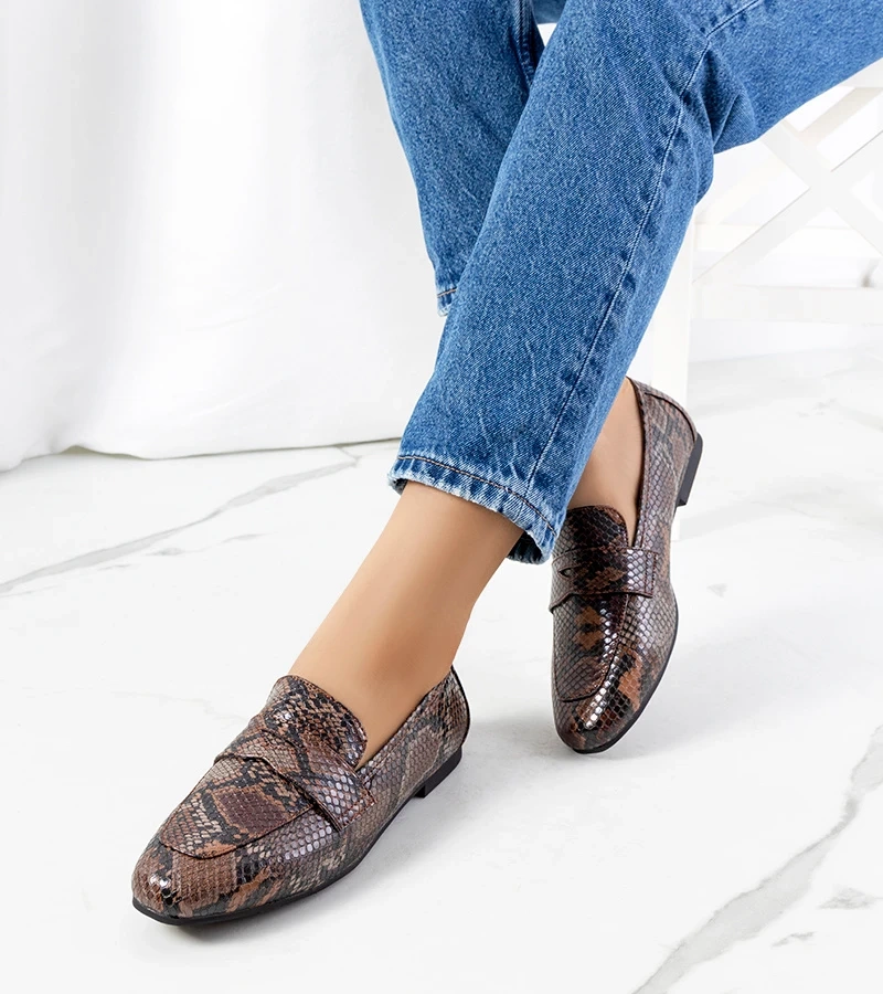 Barna kígyóbőr mokaszinok