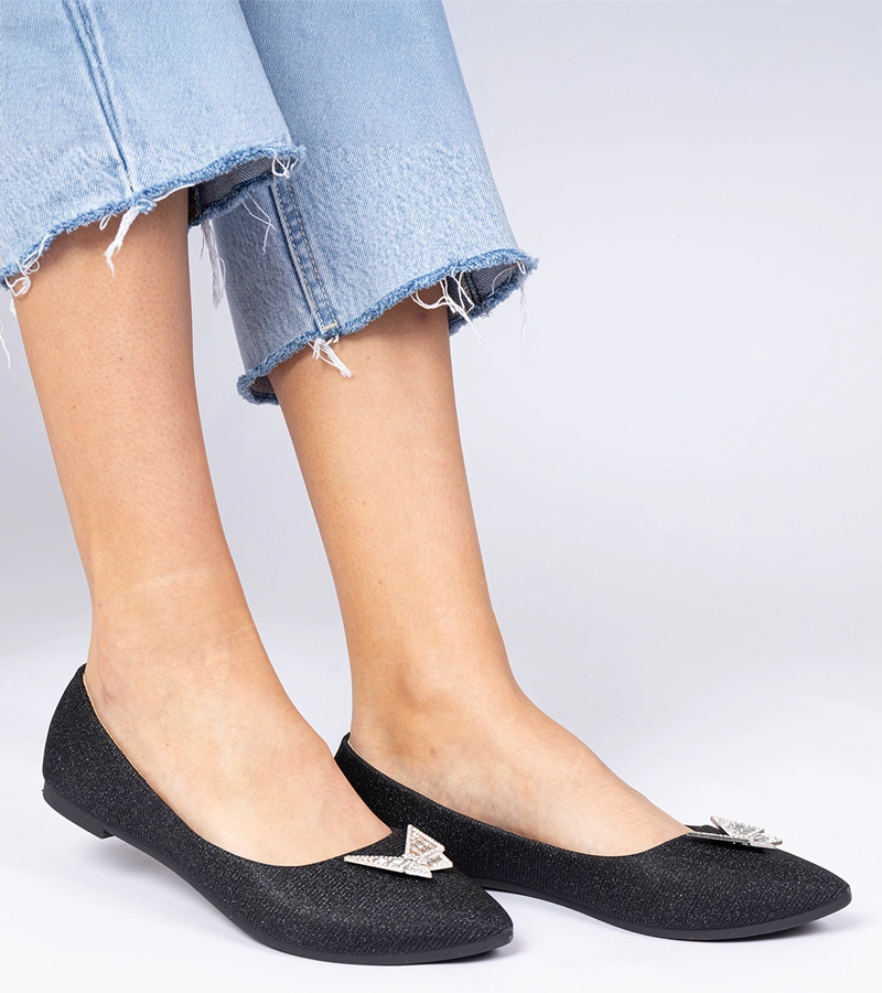 Fekete női csillogó balerinacipő pillangóval Denny
