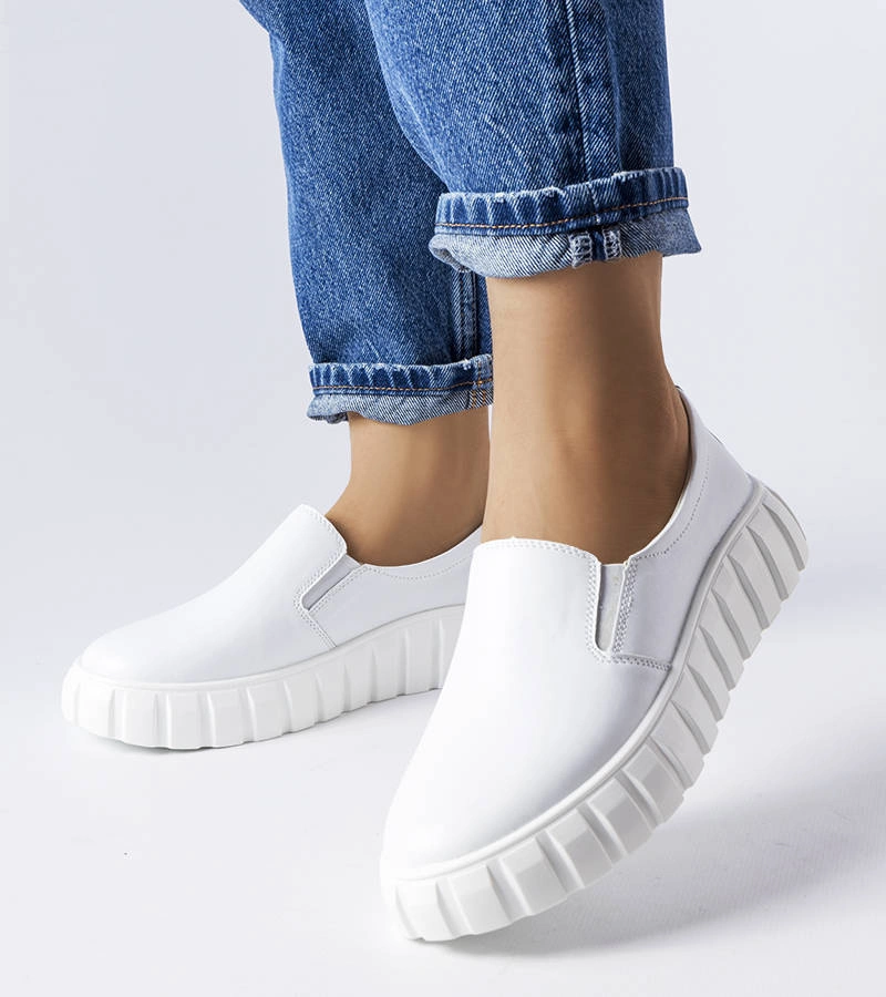 Fehér csúsztatható cipők Igreja