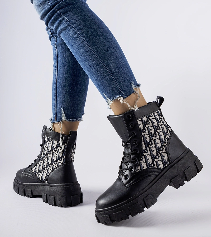 Fekete díszítményes Madelene bokacsizma