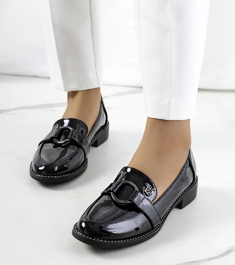 Fekete fényes cipők Aveni