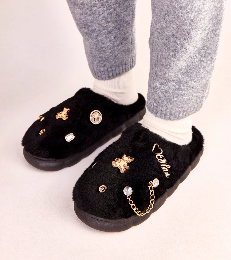 Verdugo díszített fekete beépített papucs