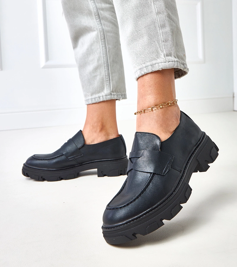 Fekete női matt mokaszin Kirna