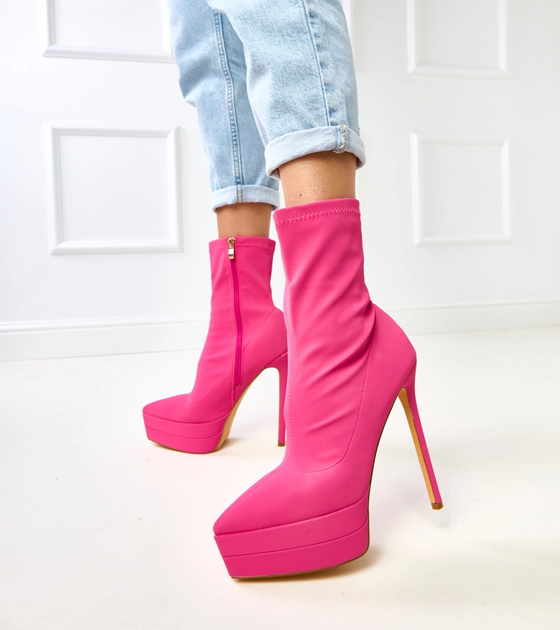 Rózsaszín szatén tűsarkú bokacsizma platformmal Ramla