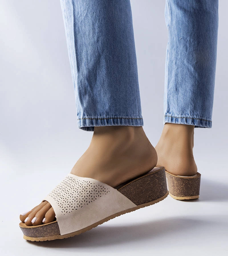 Bourque bézs szandál talppal