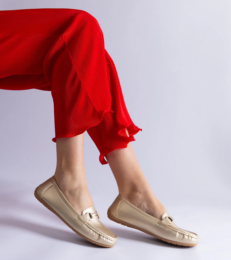 Arany klasszikus Pelayo műbőr mokaszinok