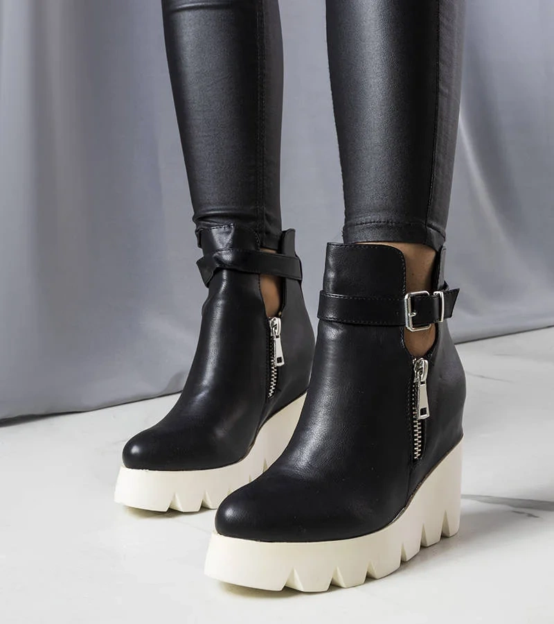 Fekete platformos bokacsizma Sherri