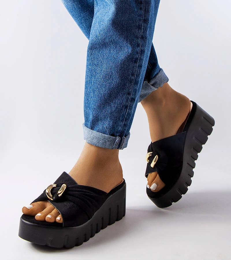 Fekete női platformos szandál Laura
