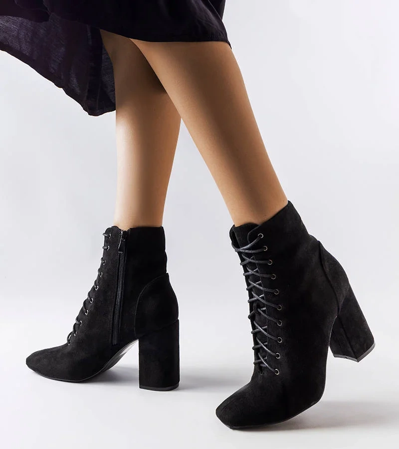 Fekete csipkés bokacsizma Drouins talppal