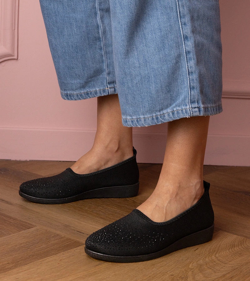 Fekete női tornacipő strasszkövekkel Luizet