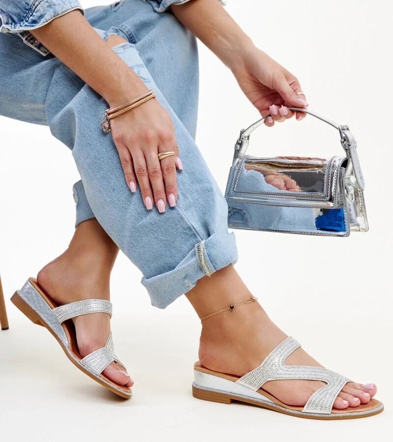 Asker alacsony platformos ezüst szandál