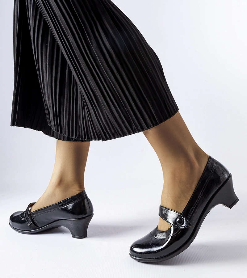 Fekete alacsony sarkú Simi cipők