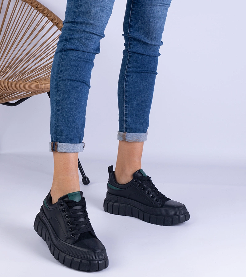 Fekete női tornacipő magas talppal Nerada