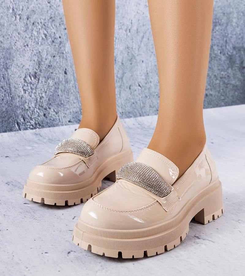 Mouss cirkóniával díszített bézs lakk cipők