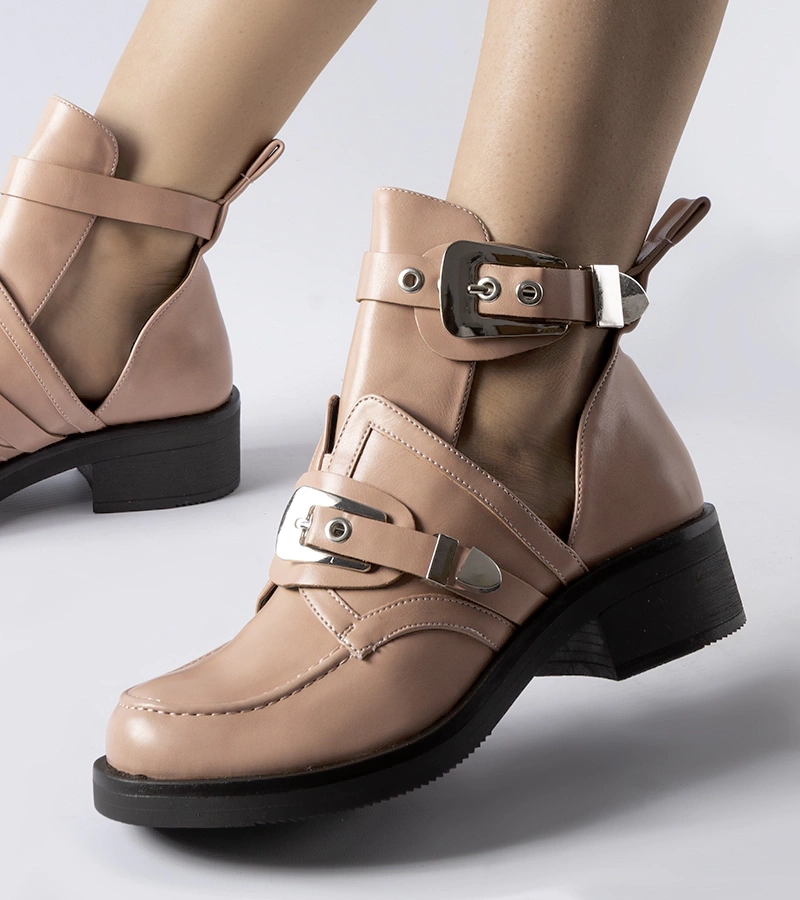 Rózsaszín bokacsizma Sperone kivágásokkal