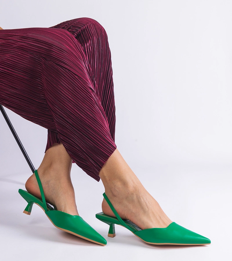 Zöld nyitott sarkú kacsatűsarkú Mikado