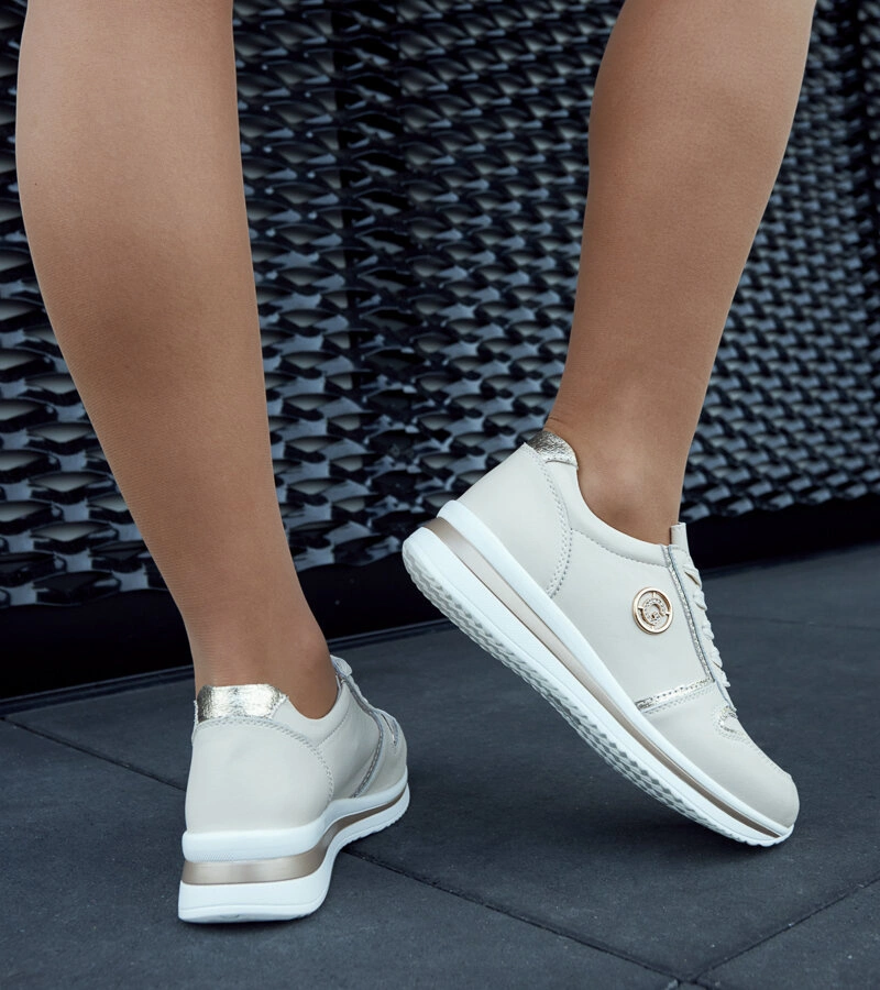 Rózsaszín bőr cipők cirkóniával