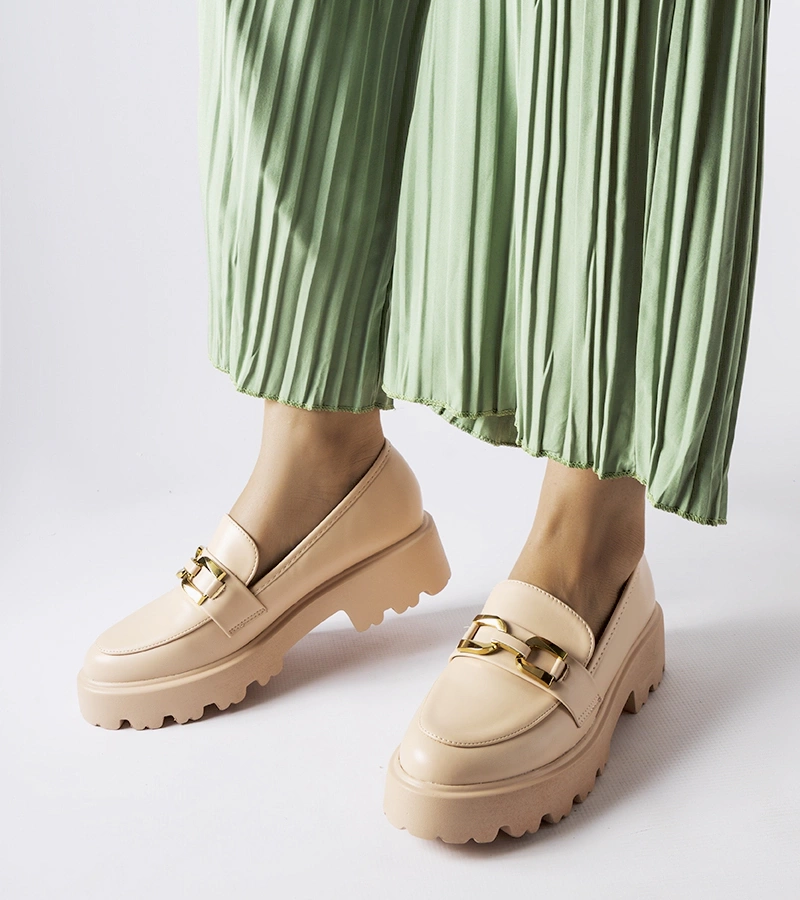 Piazzo díszített bézs női mokaszinok