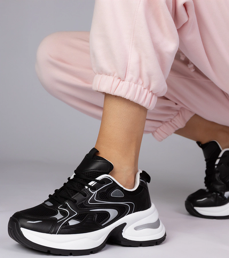 Fekete sportos vastag talpú tornacipő Asetrina