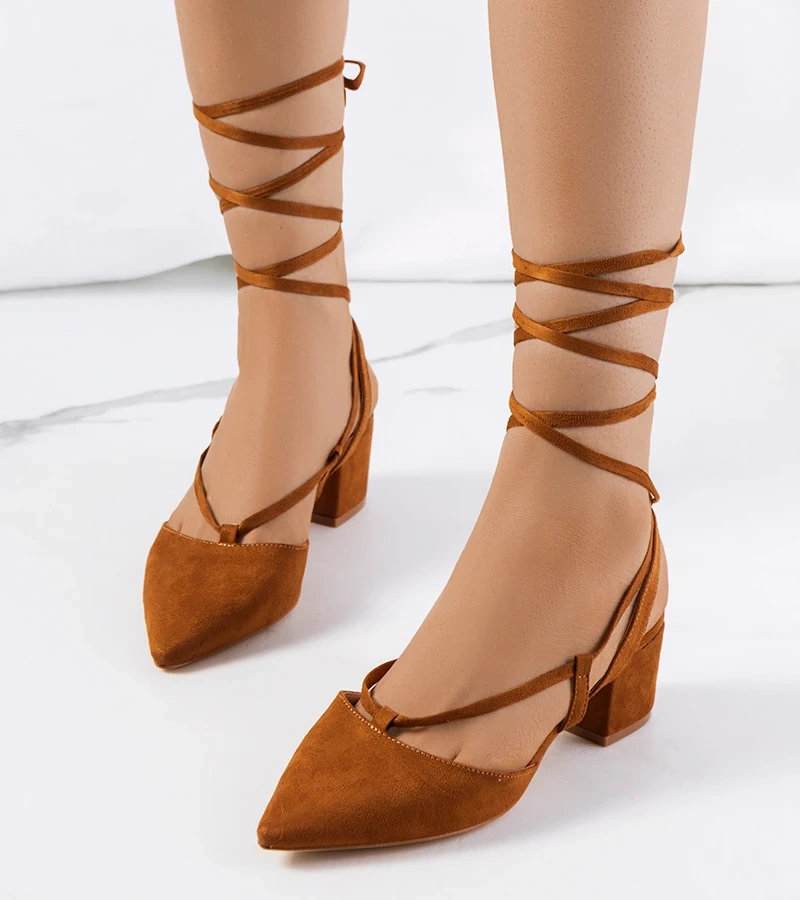 Barna kötött sarokcipő Victoris