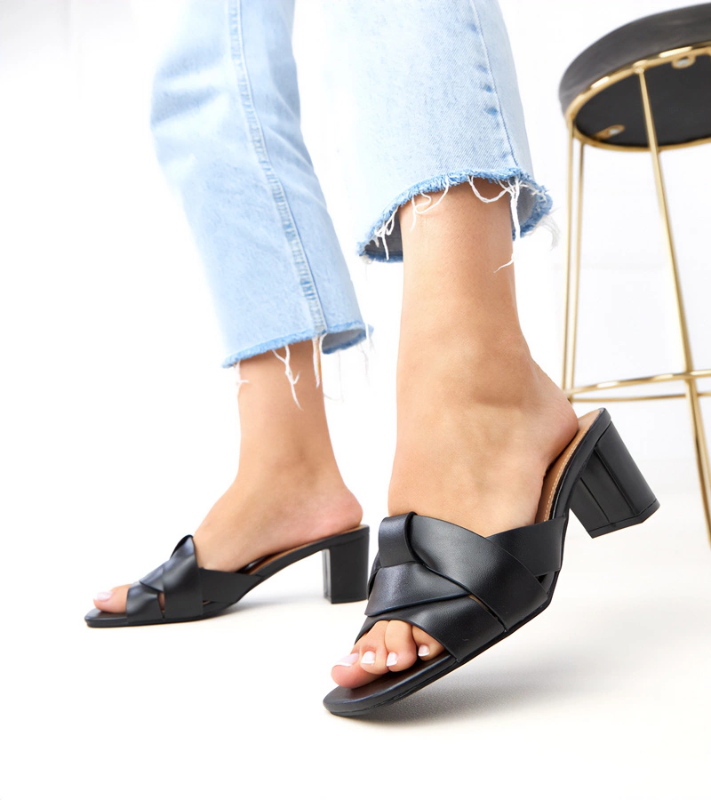 Fekete klasszikus ekobőr papucs Risana