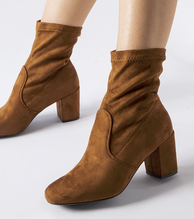 Barna csúsztatható sarokkal rendelkező Lexington csizma