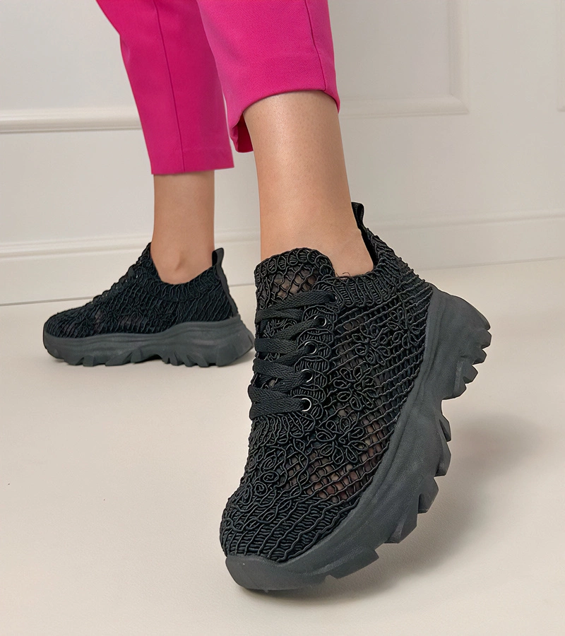 Fekete platformos, áttört Brokes tornacipő