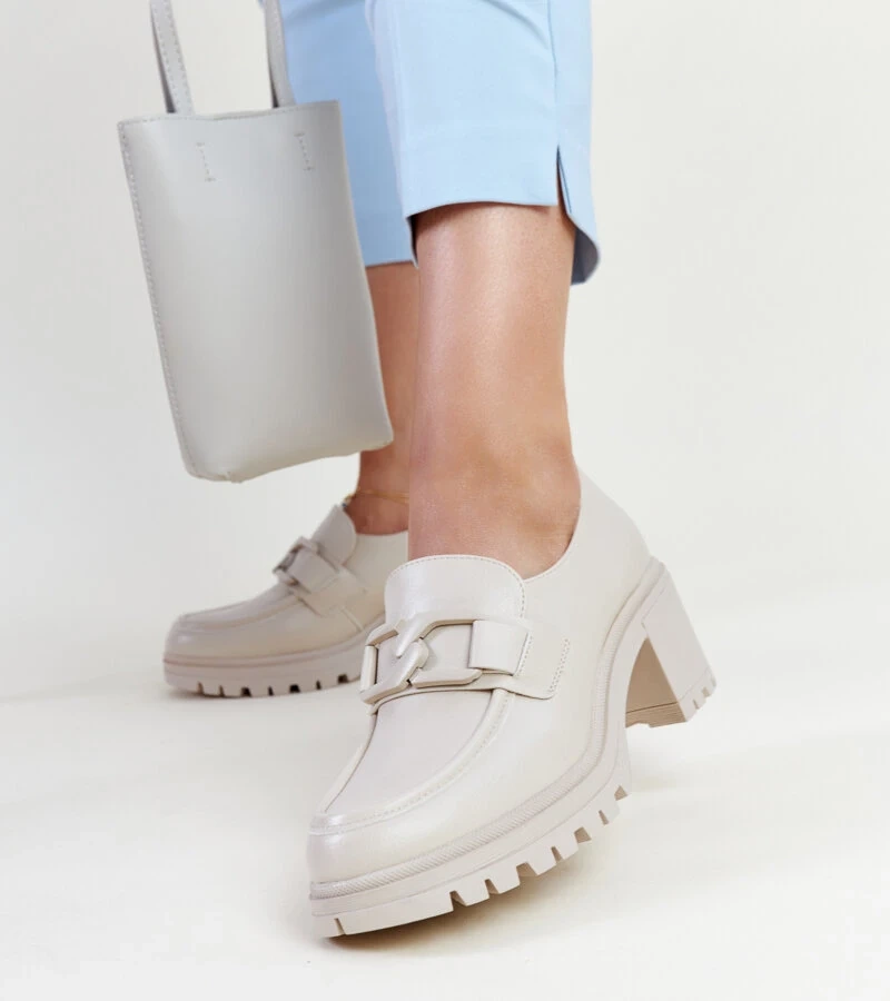 Bézs színű Vinceza bőrbetétes cipők